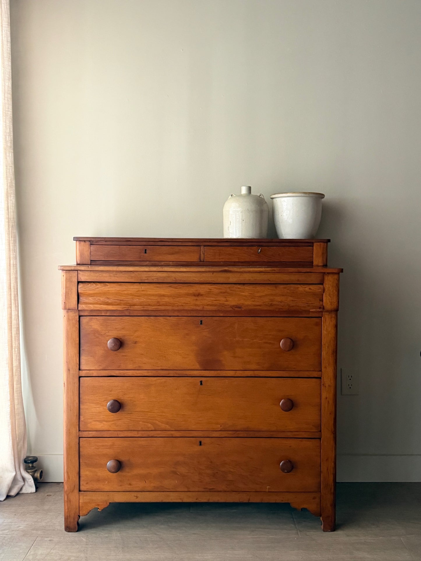 Pine dresser