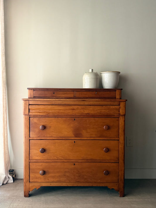 Pine dresser