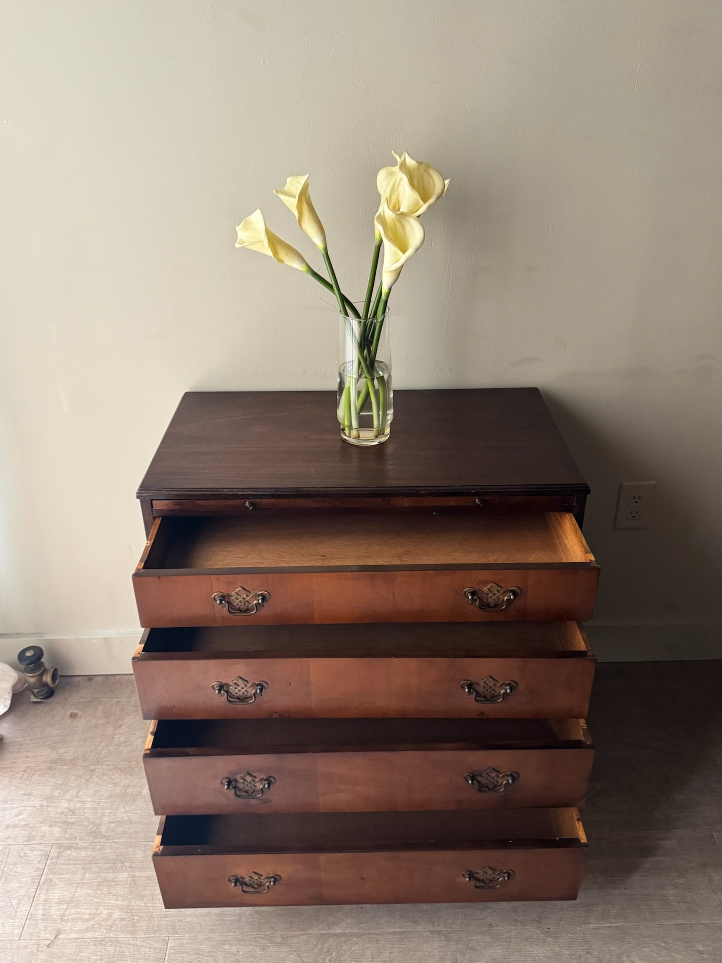 Small mahogany dresser with dressing slide