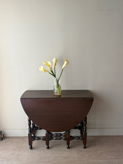 Mahogany William and Mary gate leg table
