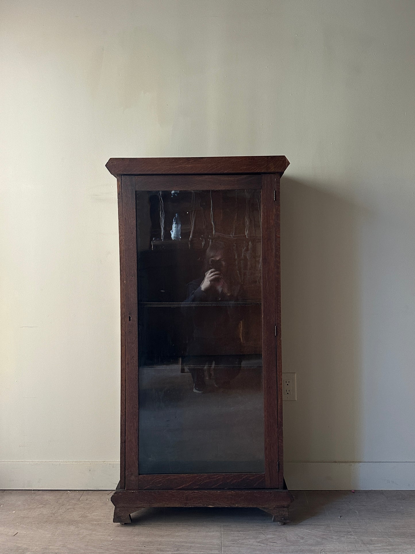 Mission display cabinet