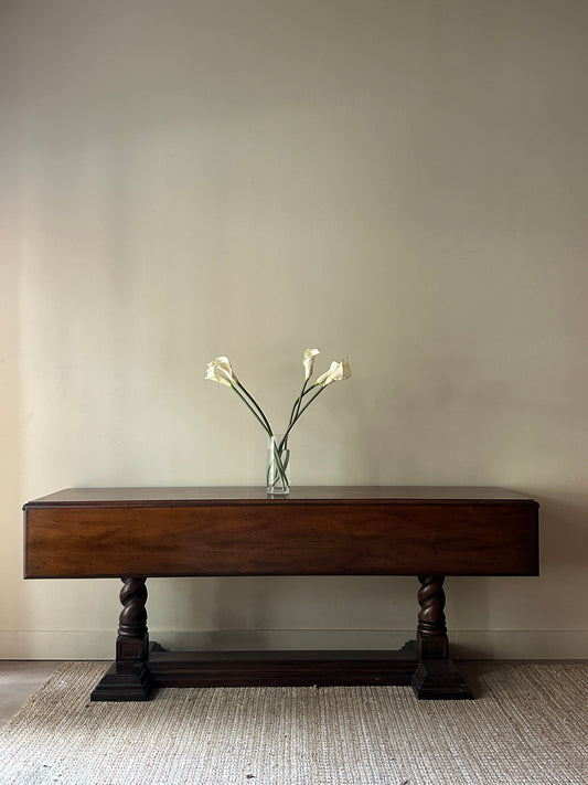 Twist leg drop leaf table