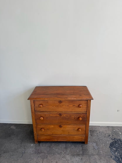 Pine 3 drawer dresser