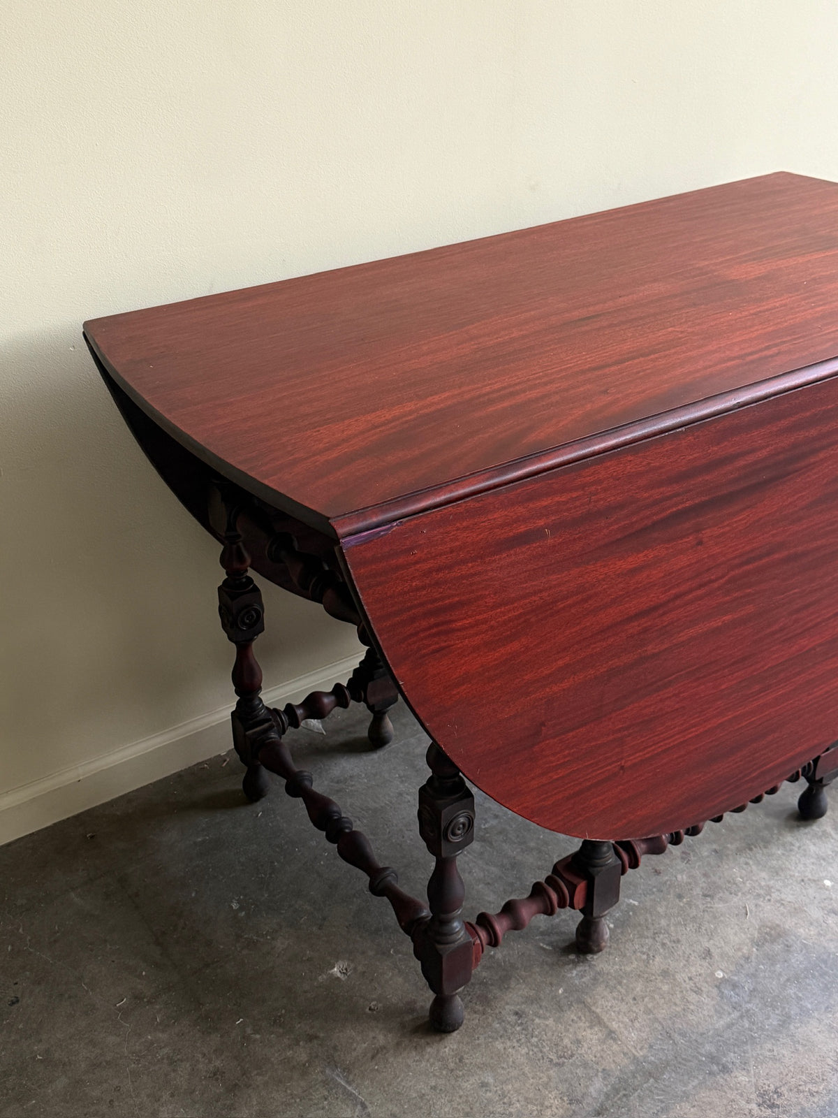 William & Mary mahogany gate leg drop leaf table