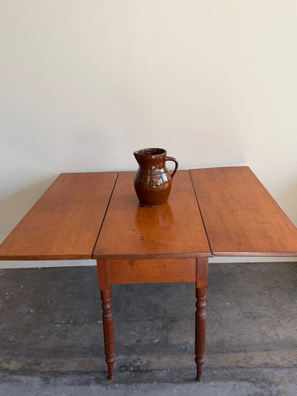 Pennsylvania Sheraton pine drop leaf table