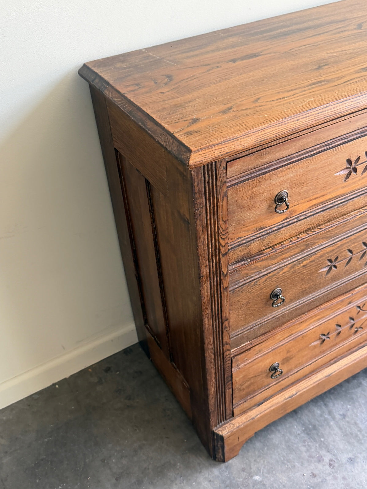 Eastlake oak 3 drawer dresser