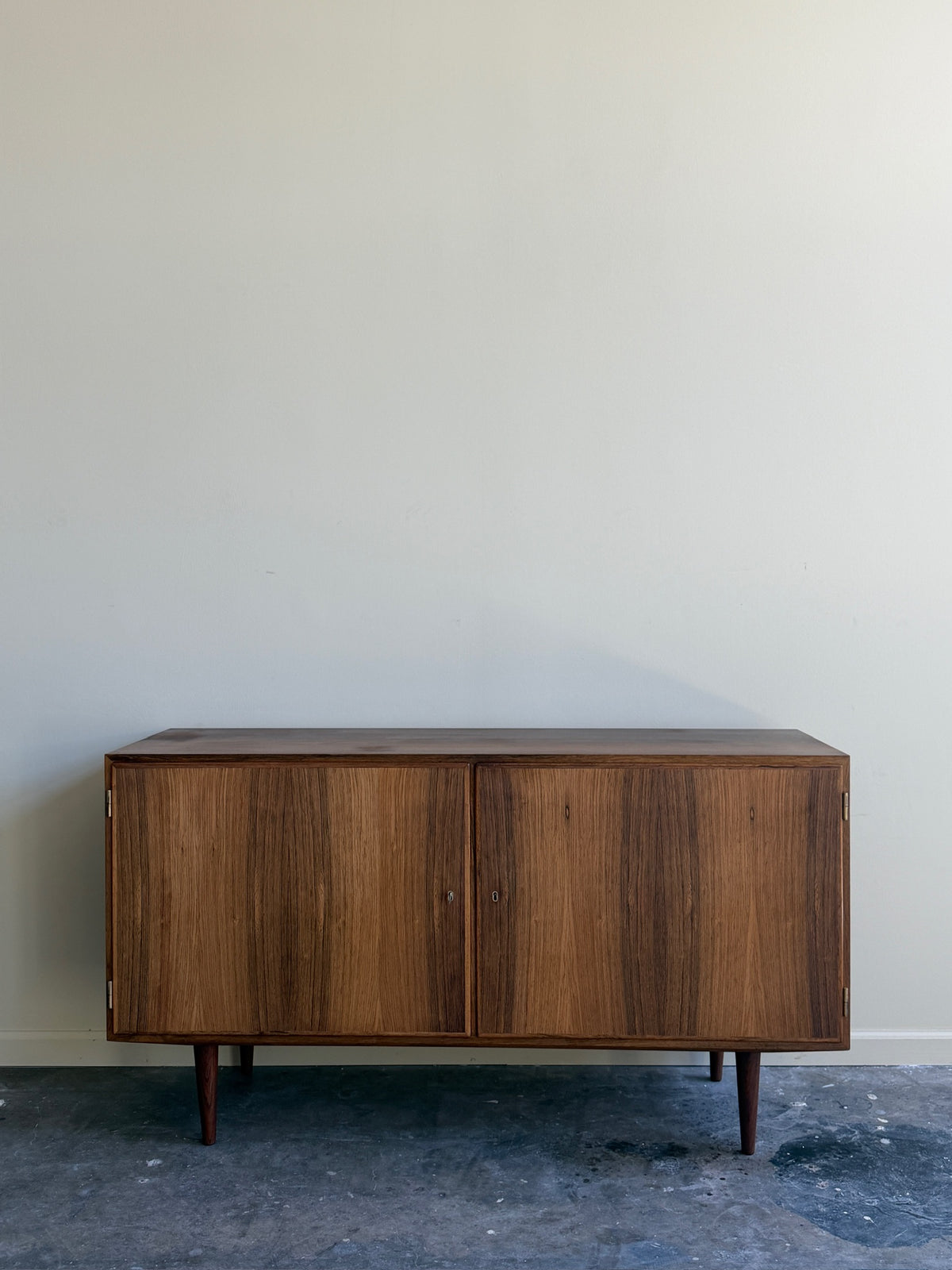 Poul Hundevad Danish rosewood cabinet (missing lock)