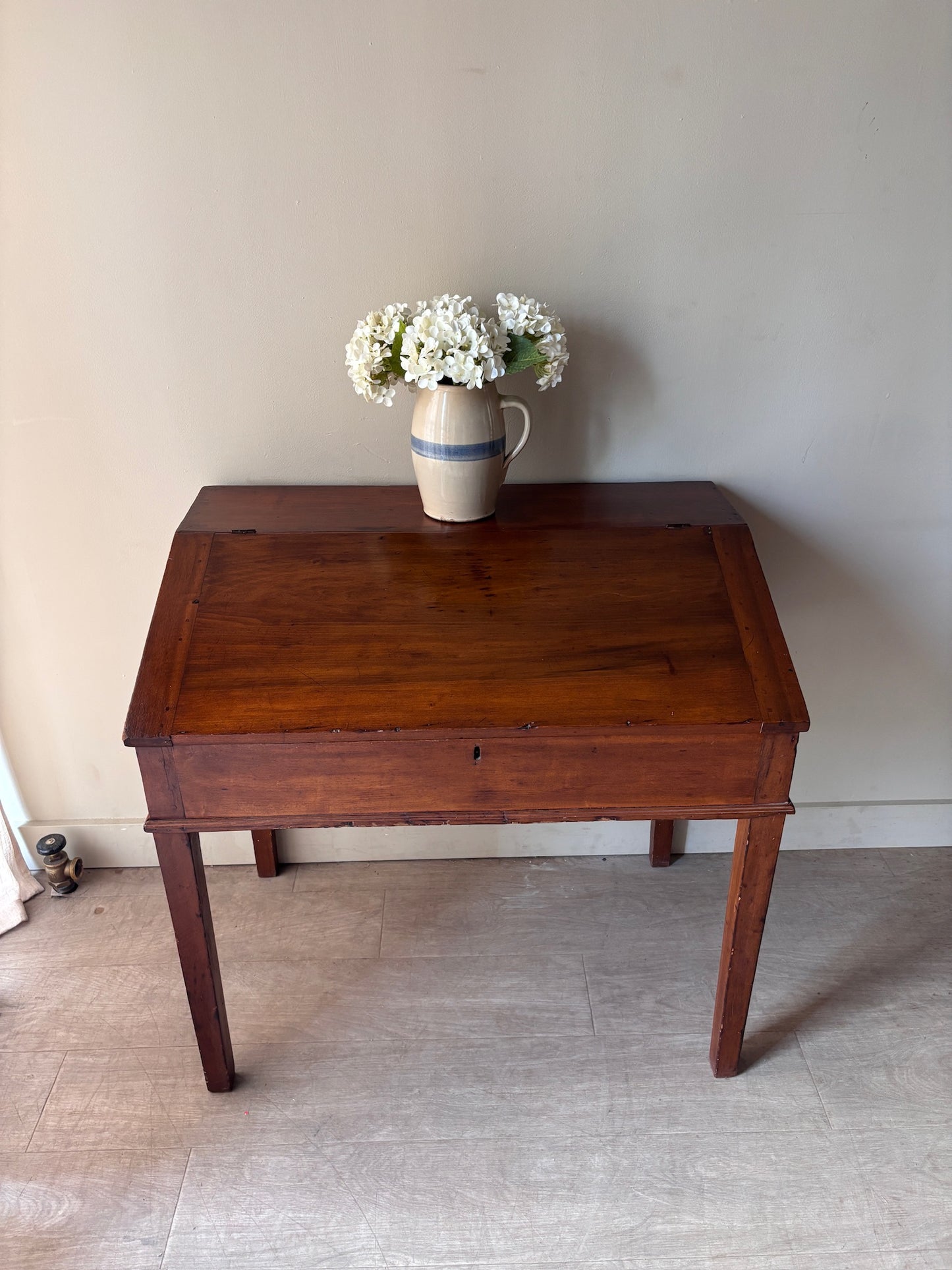 Poplar merchants desk