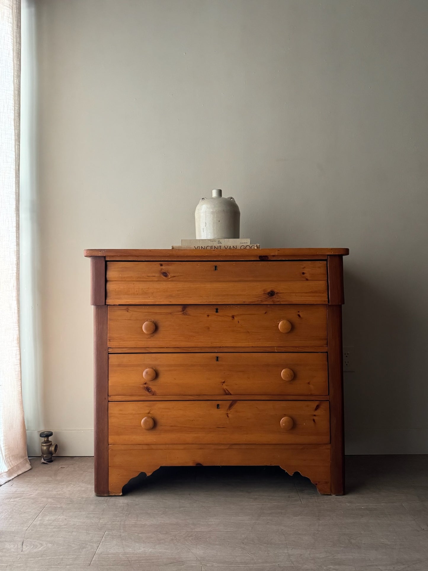 Pine dresser