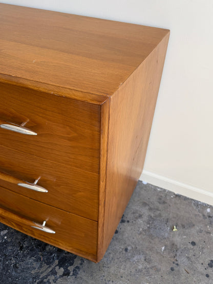 John Widdicomb 6 drawer dresser