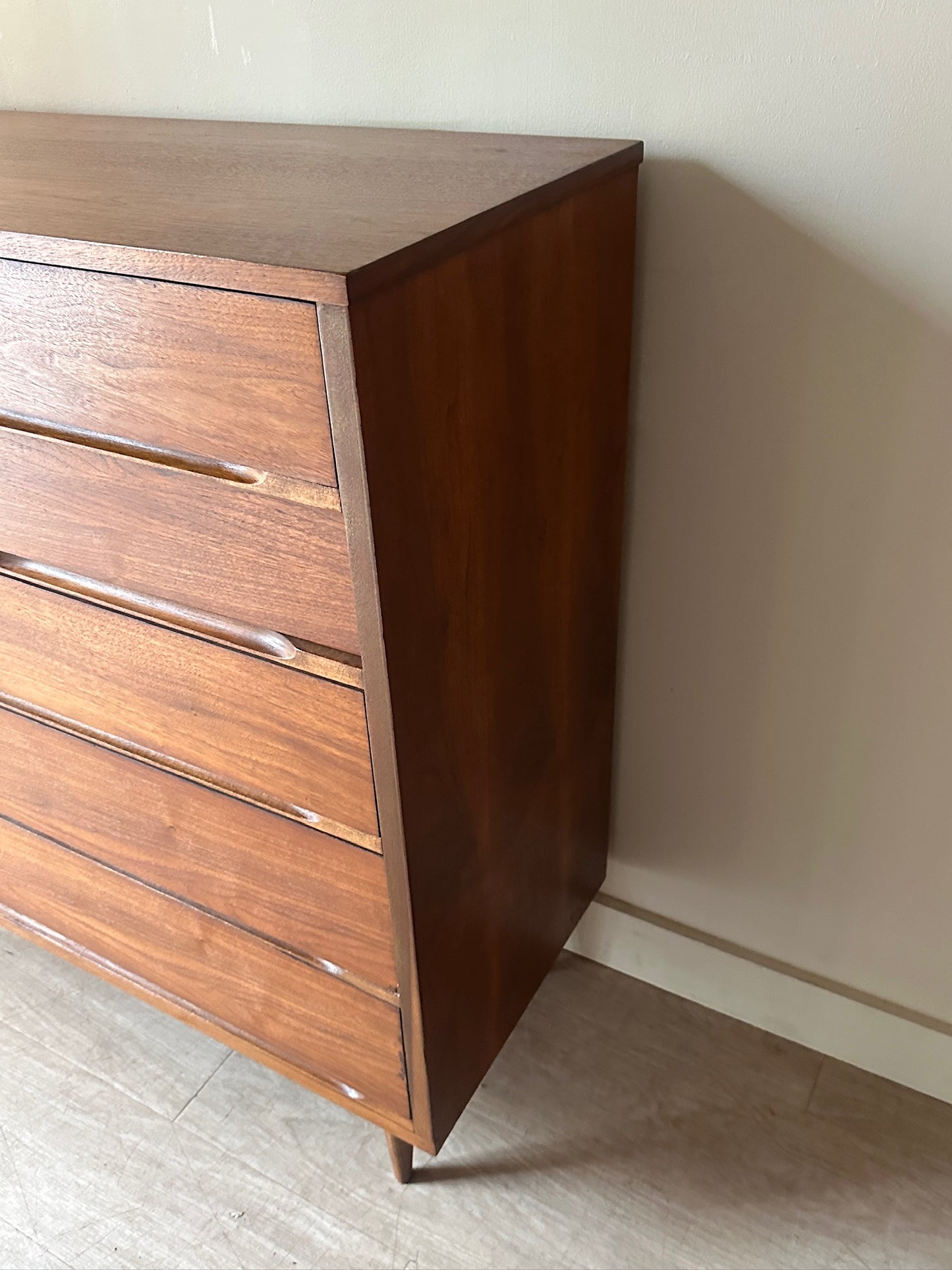 Walnut 5 drawer dresser