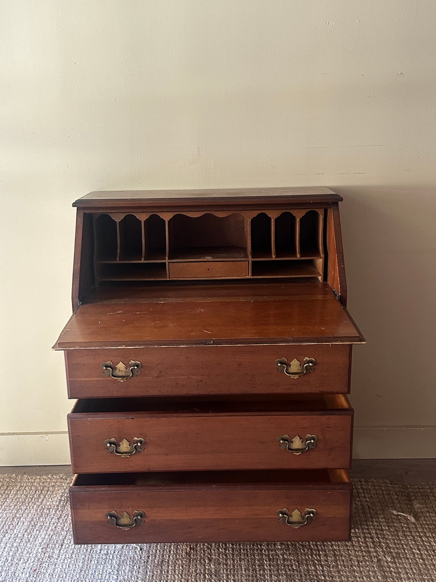 Secretary dresser