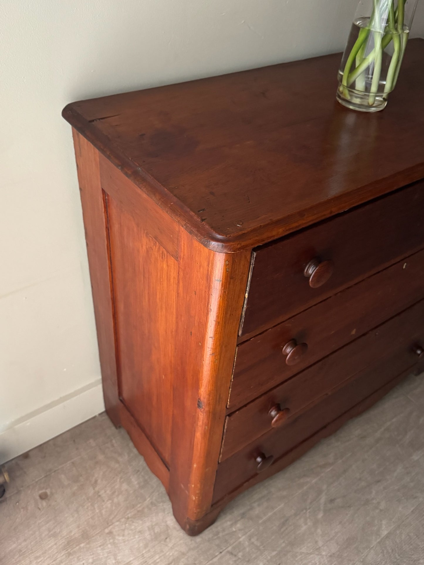 Pine dresser