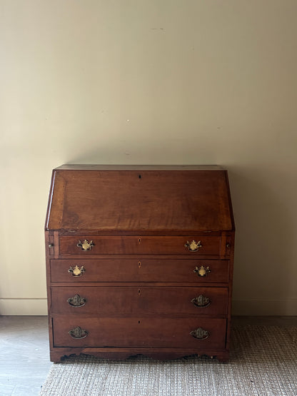 Secretary dresser