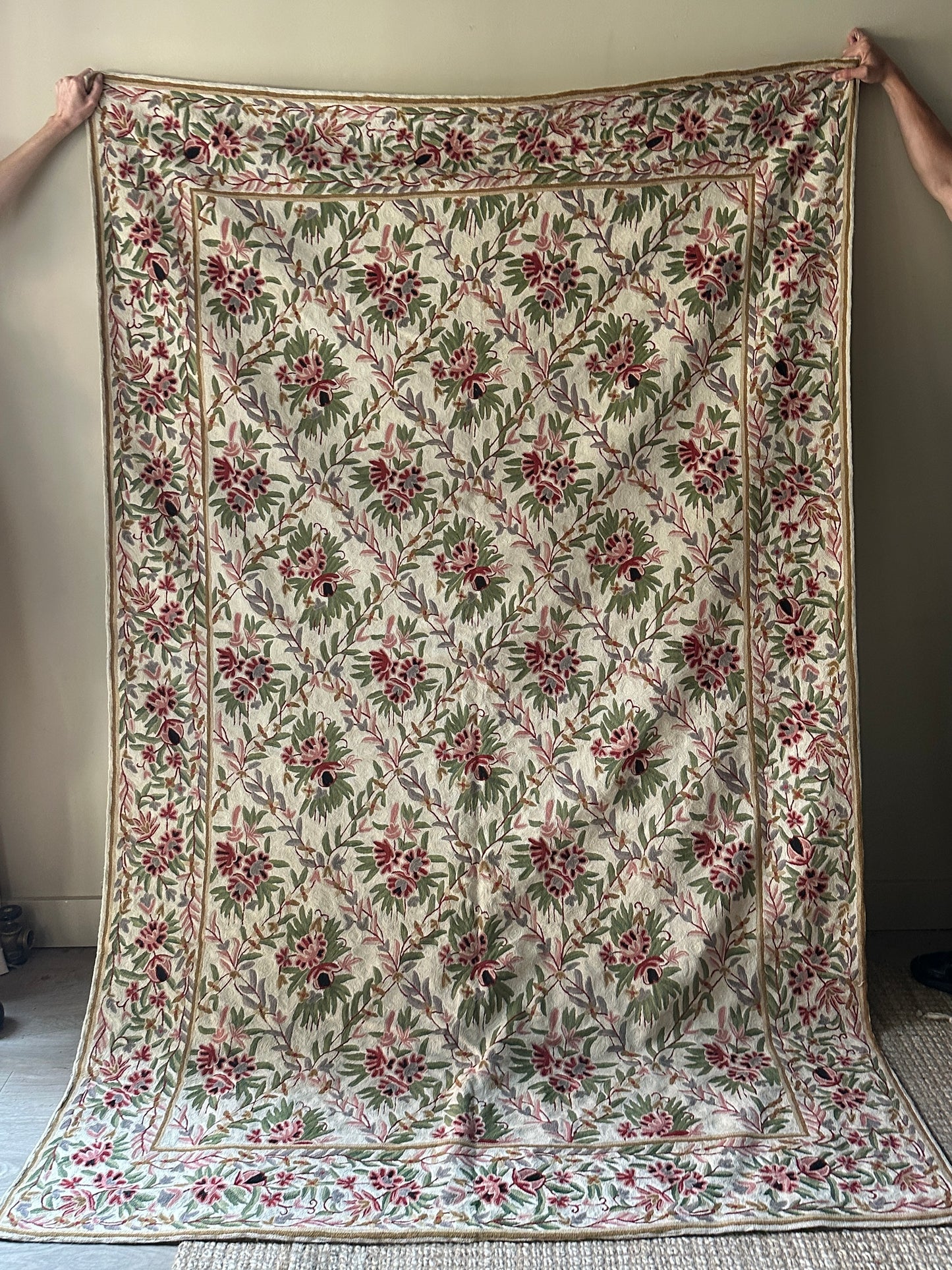 Wool floral rug 8’ 3” x 5’ 3”