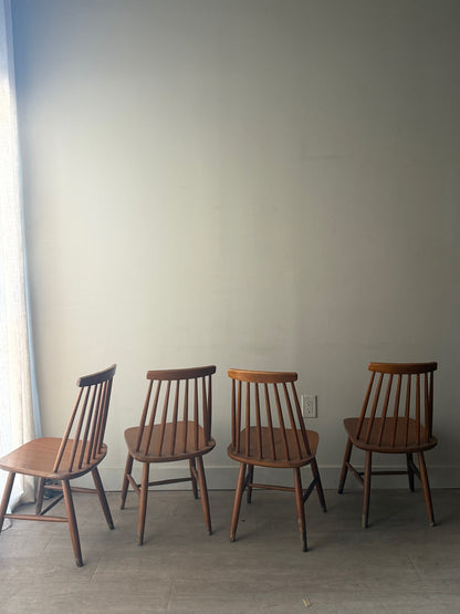 Walnut fan back Windsor chairs. Sold as a set of 4.