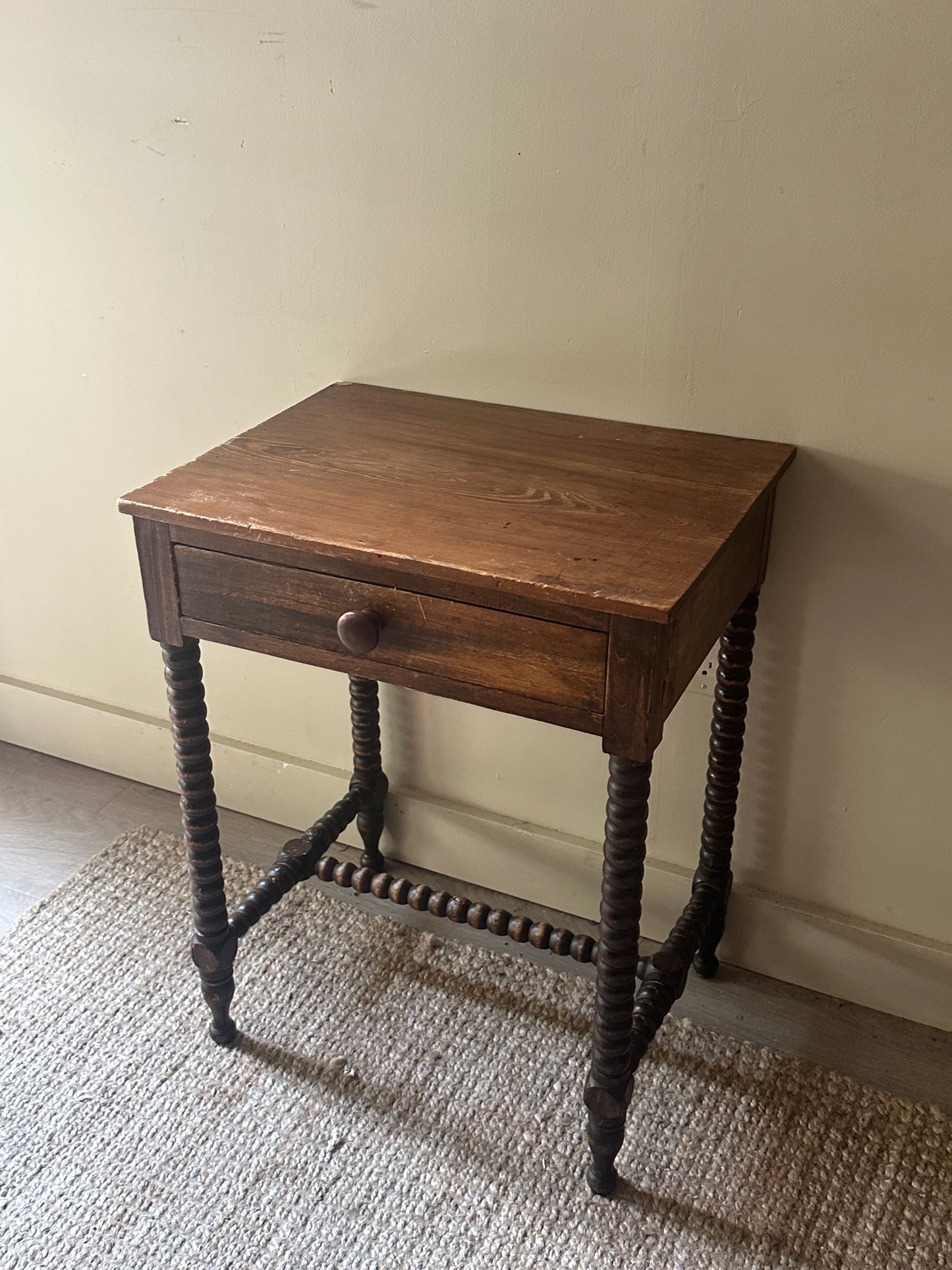 Bobbin leg side table