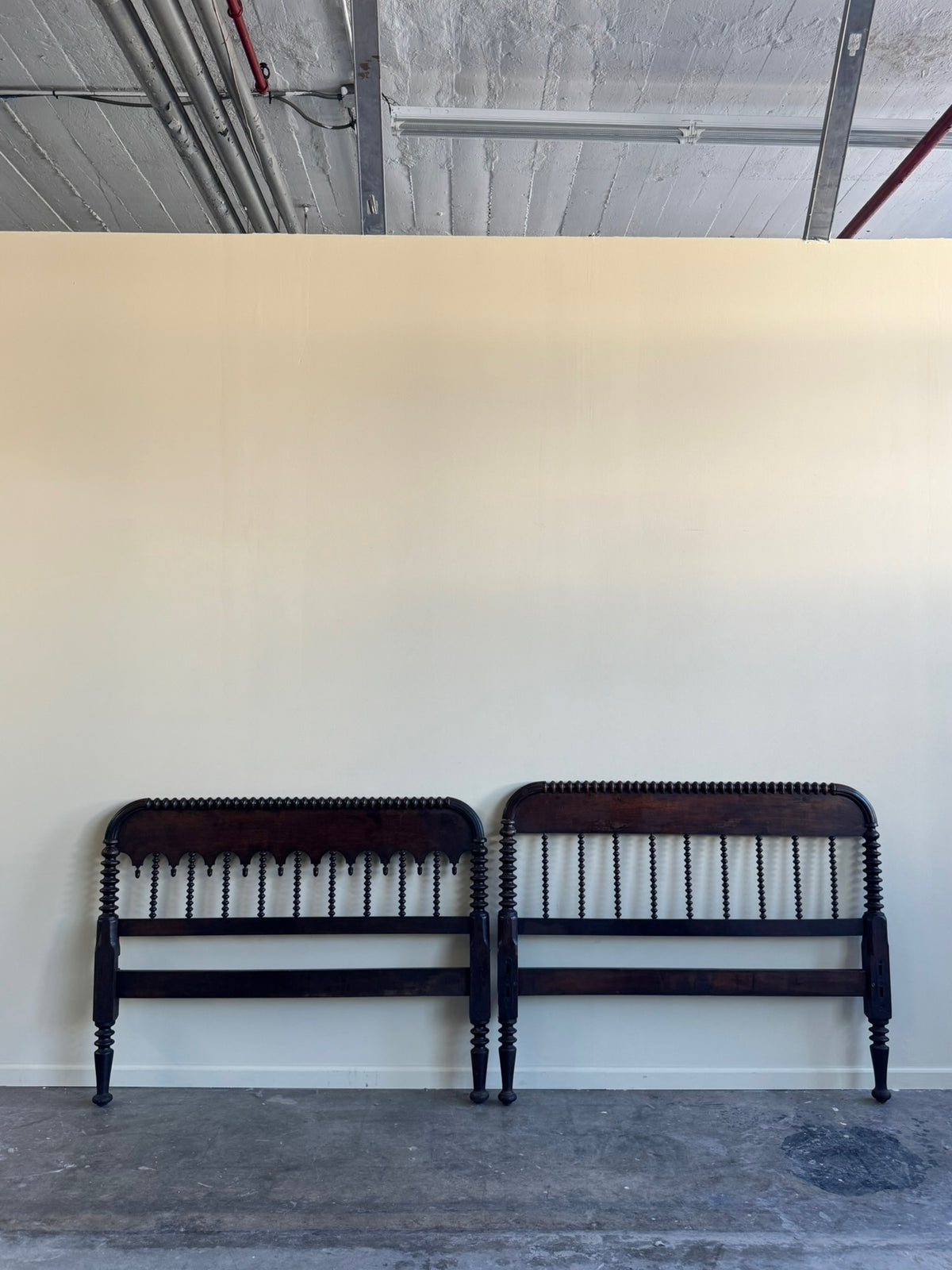 Victorian walnut spool full headboard and footboard