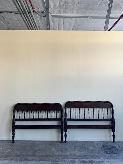 Victorian walnut spool full headboard and footboard