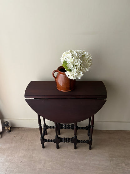 William & Mary mahogany drop leaf table