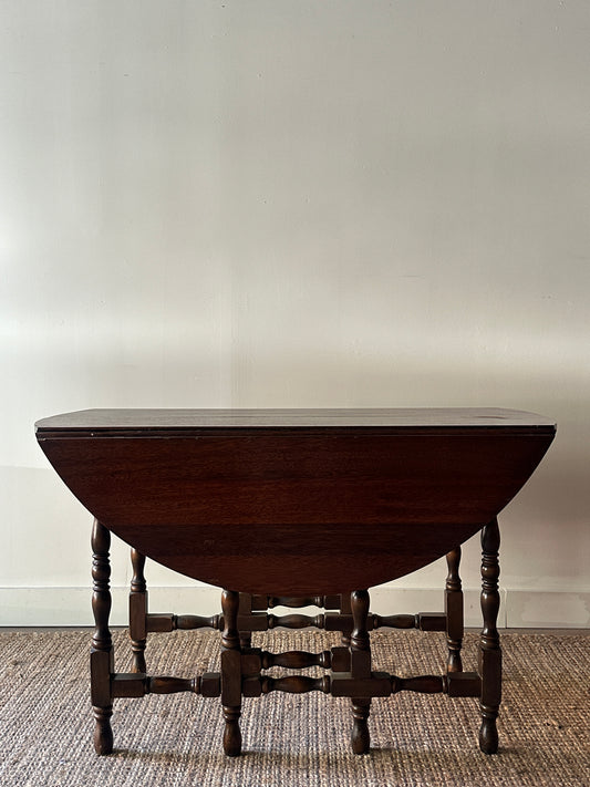 Oak gateleg table