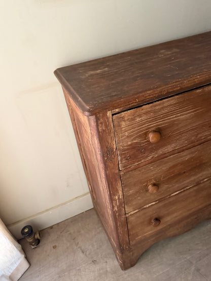 Pine 3 drawer dresser