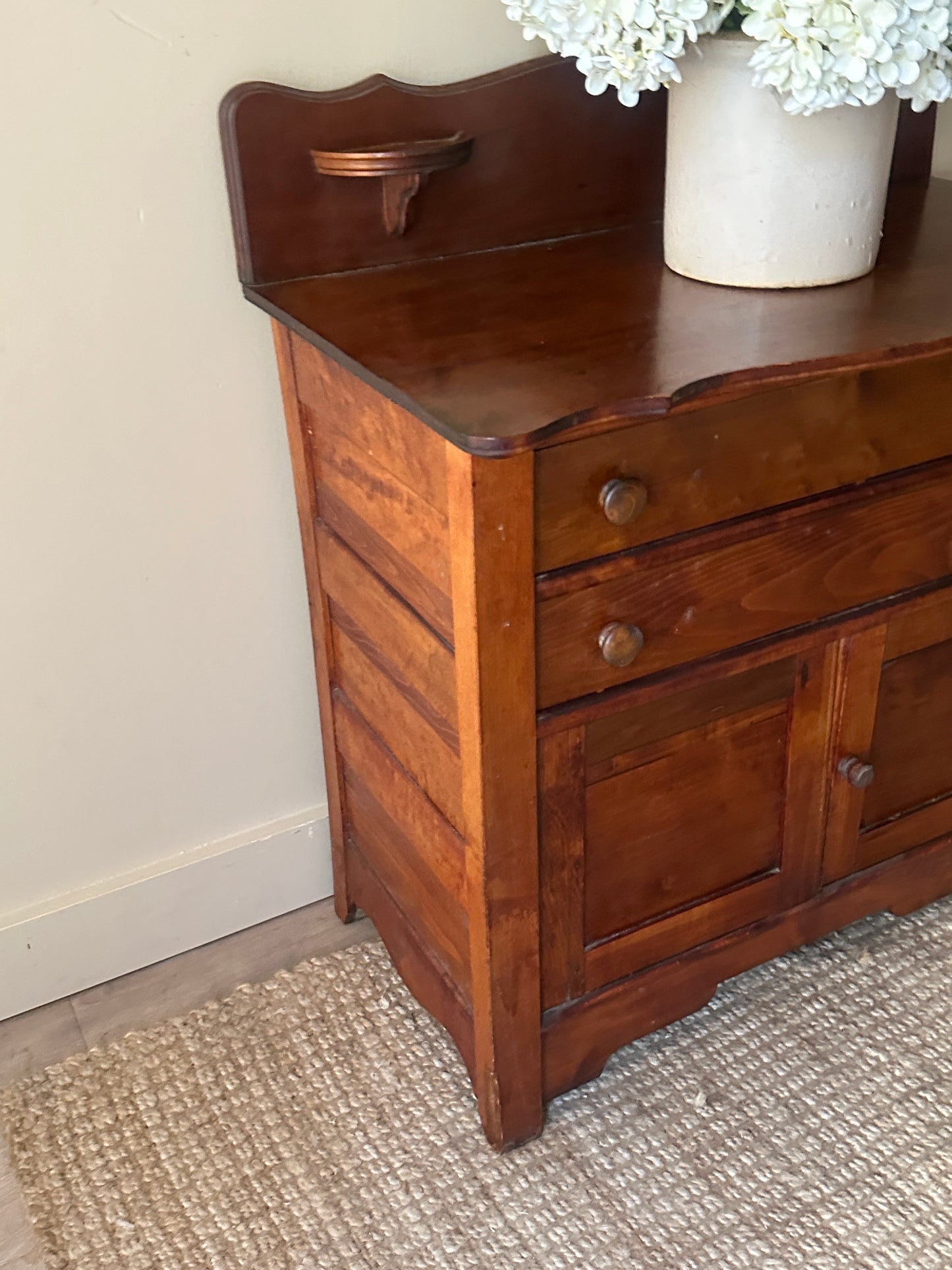 Pine small washstand