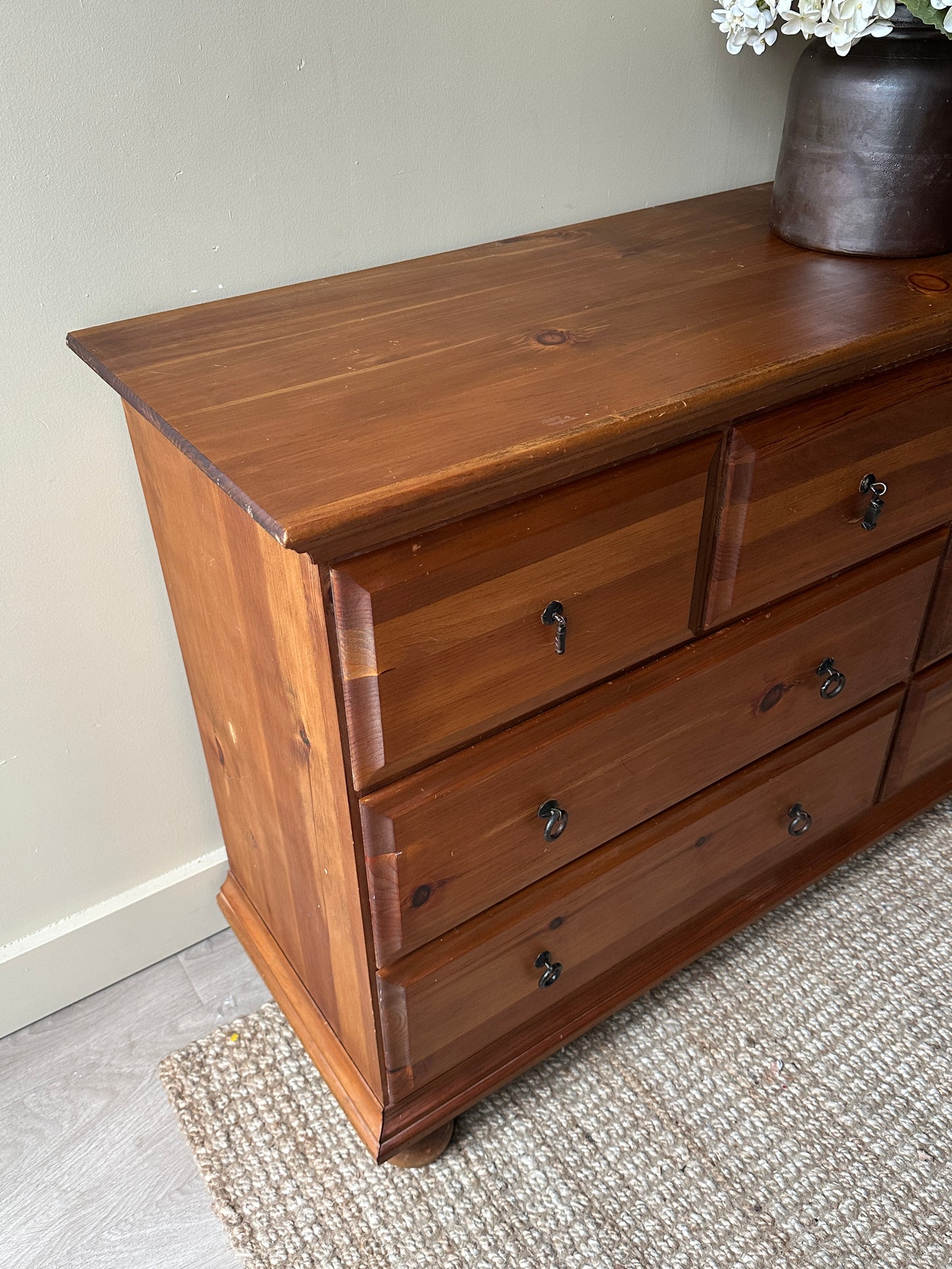 Pine dresser