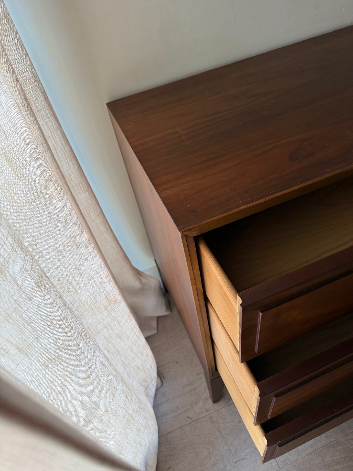 Lane walnut 9 drawer dresser