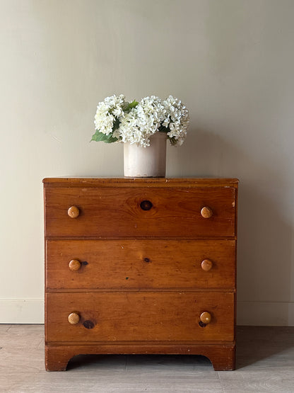 Small pine dresser