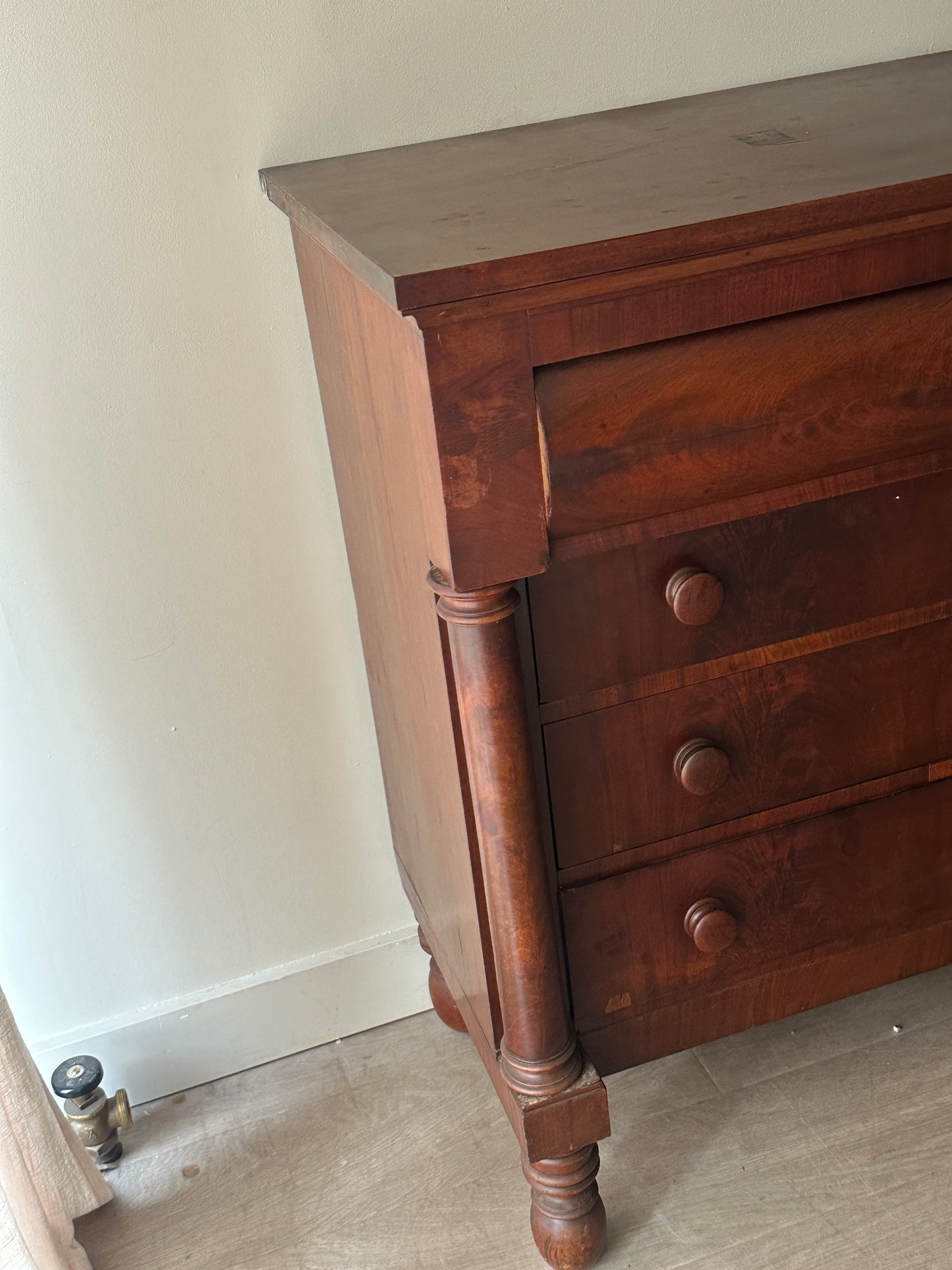 Mahogany federal dresser