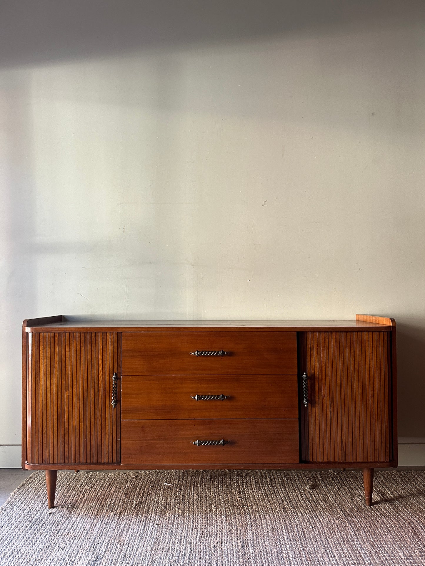 Accordion door credenza