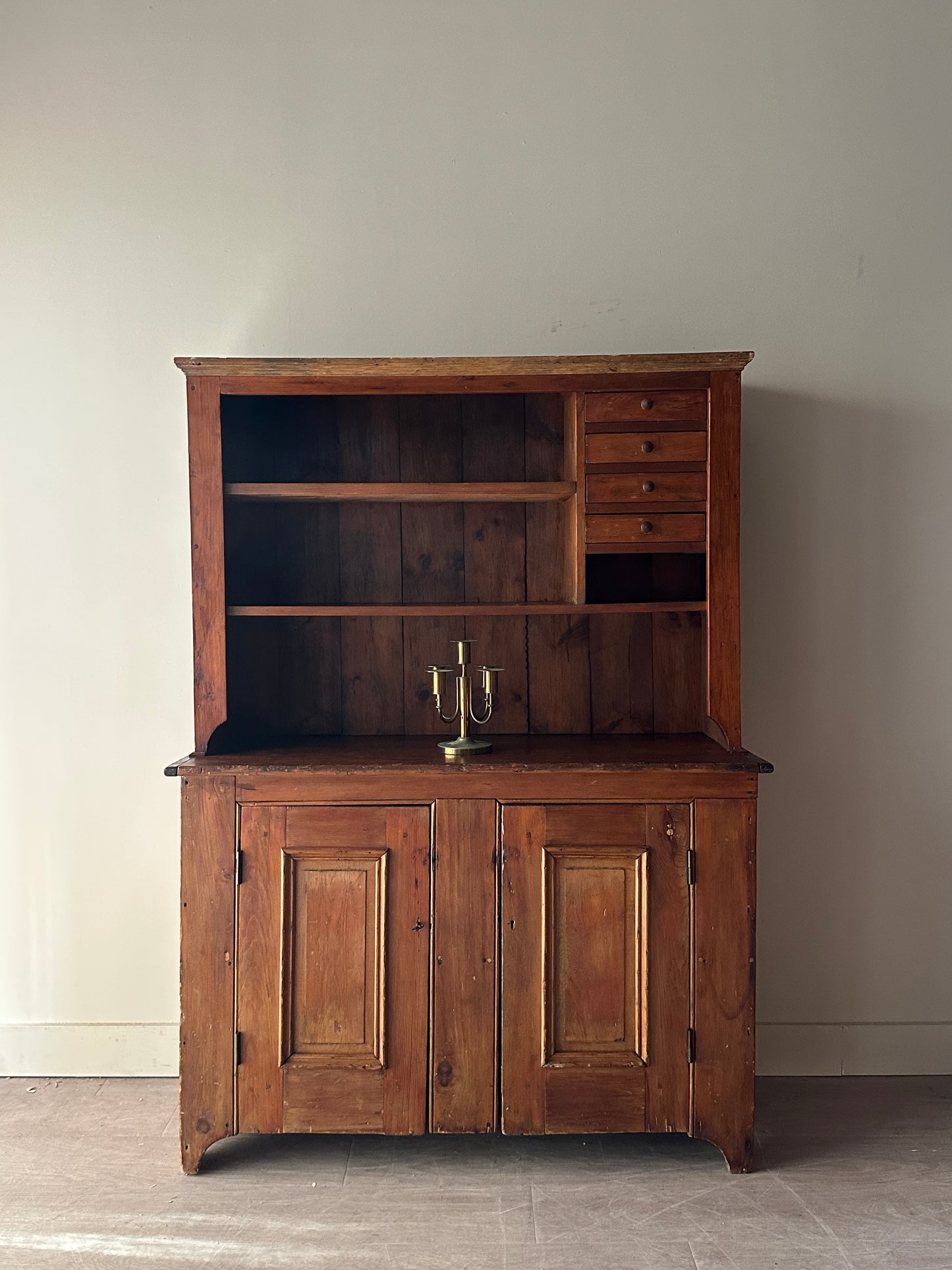 Pine hutch