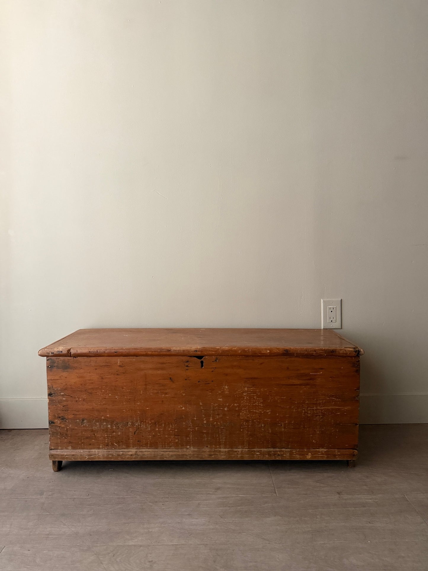 Pine blanket chest