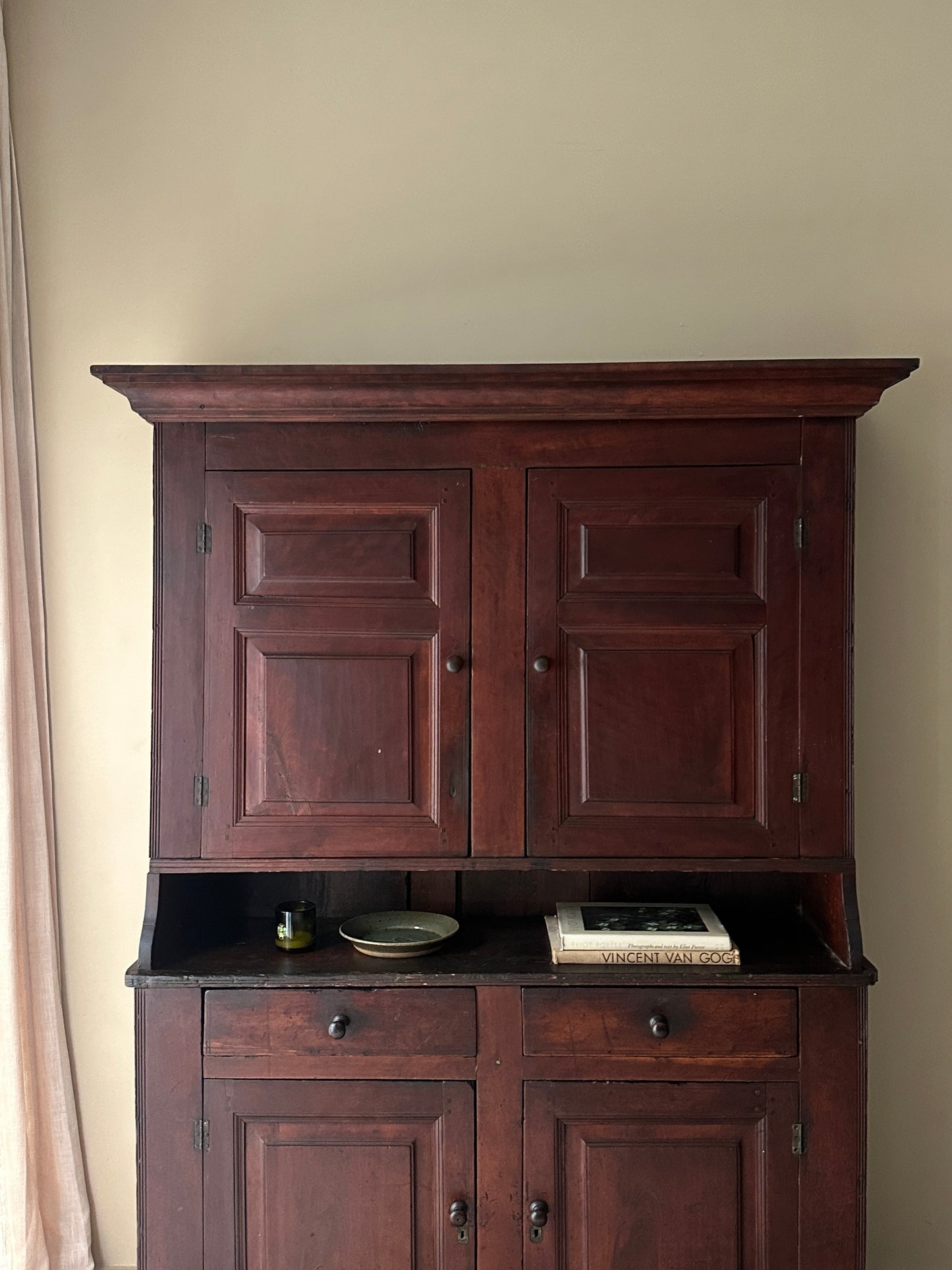 Pine step back hutch