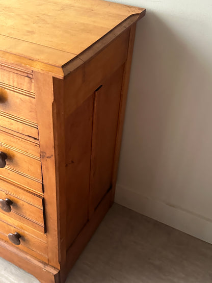 Pine dresser