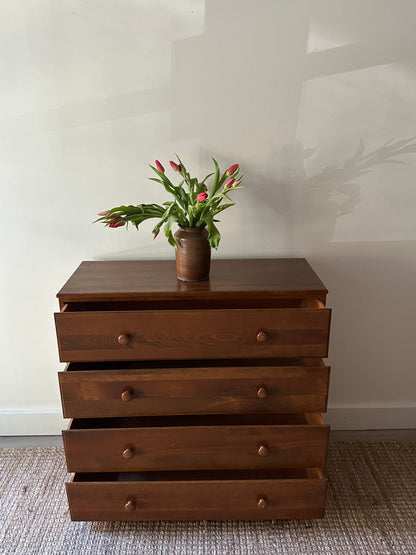 Pine dresser