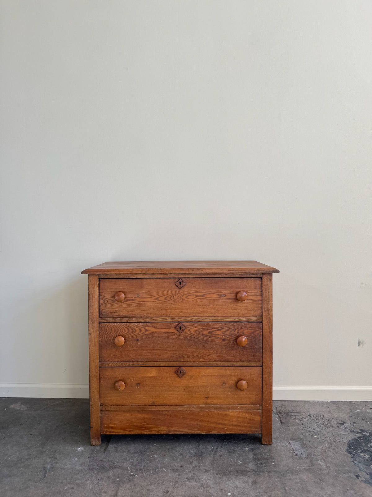 Pine 3 drawer dresser