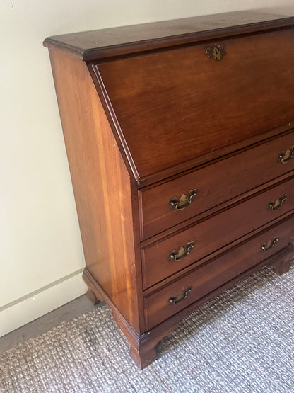 Secretary dresser