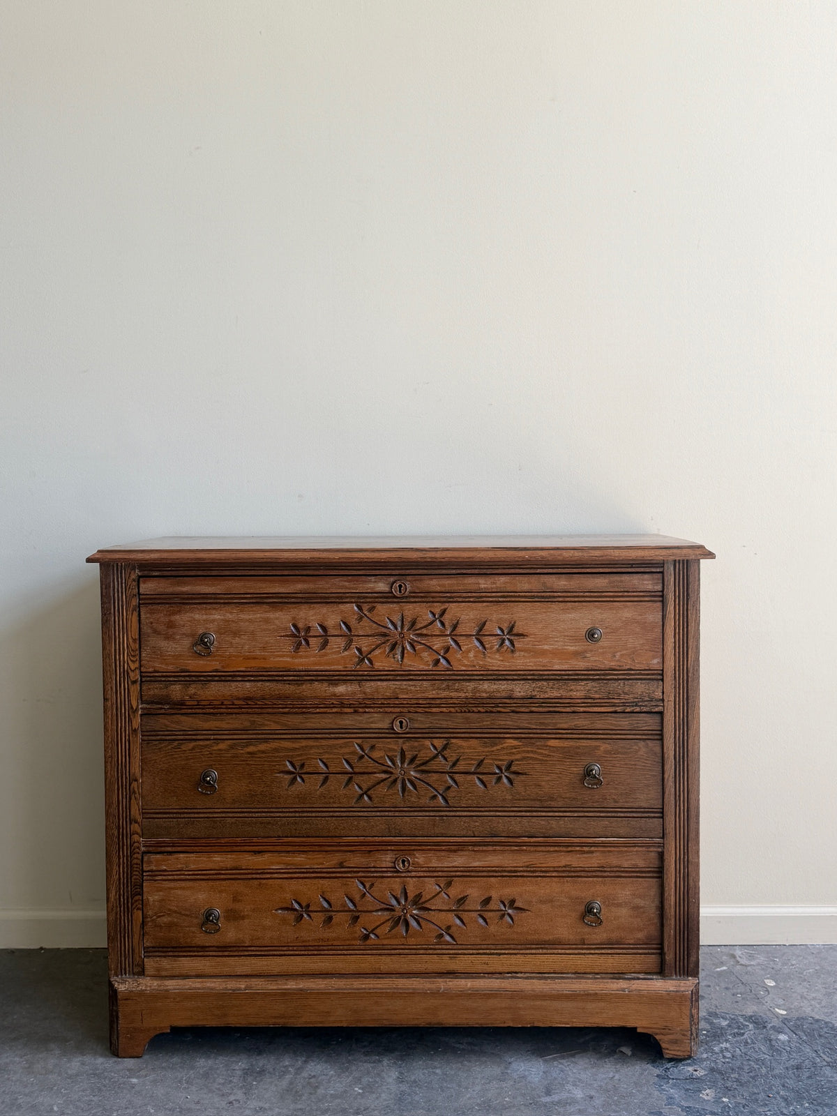 Eastlake oak 3 drawer dresser