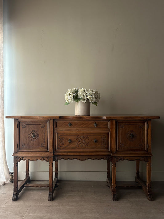 Stickley Quaint pine sideboard