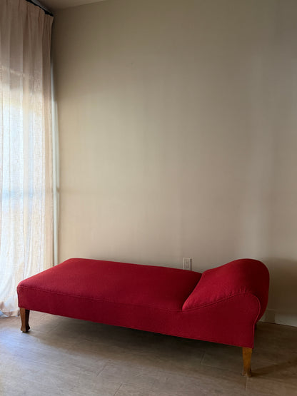 Scandinavian day bed