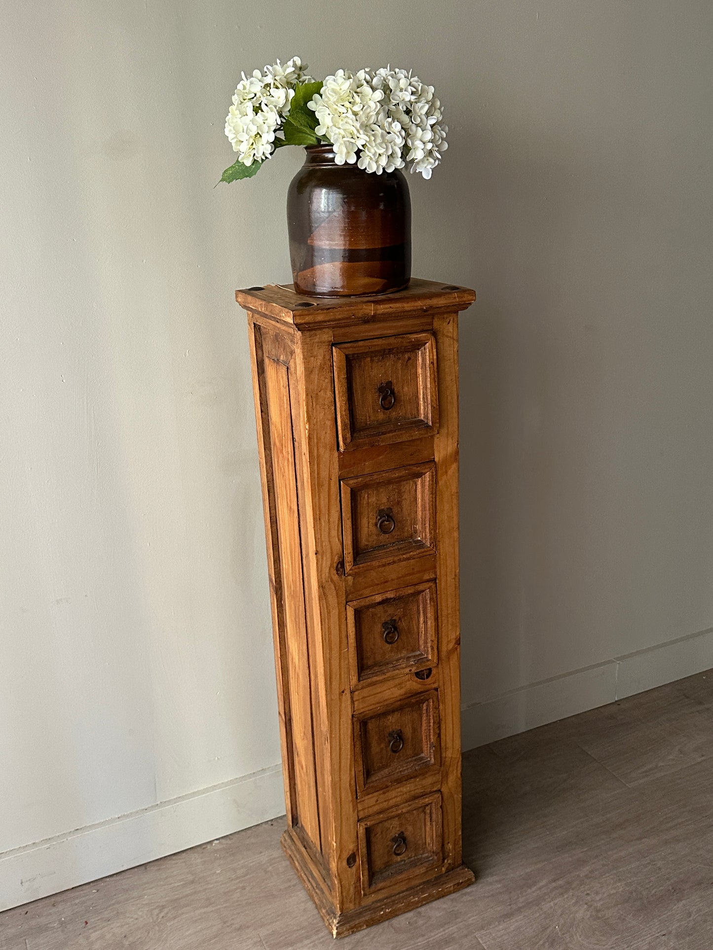 Pine pedestal