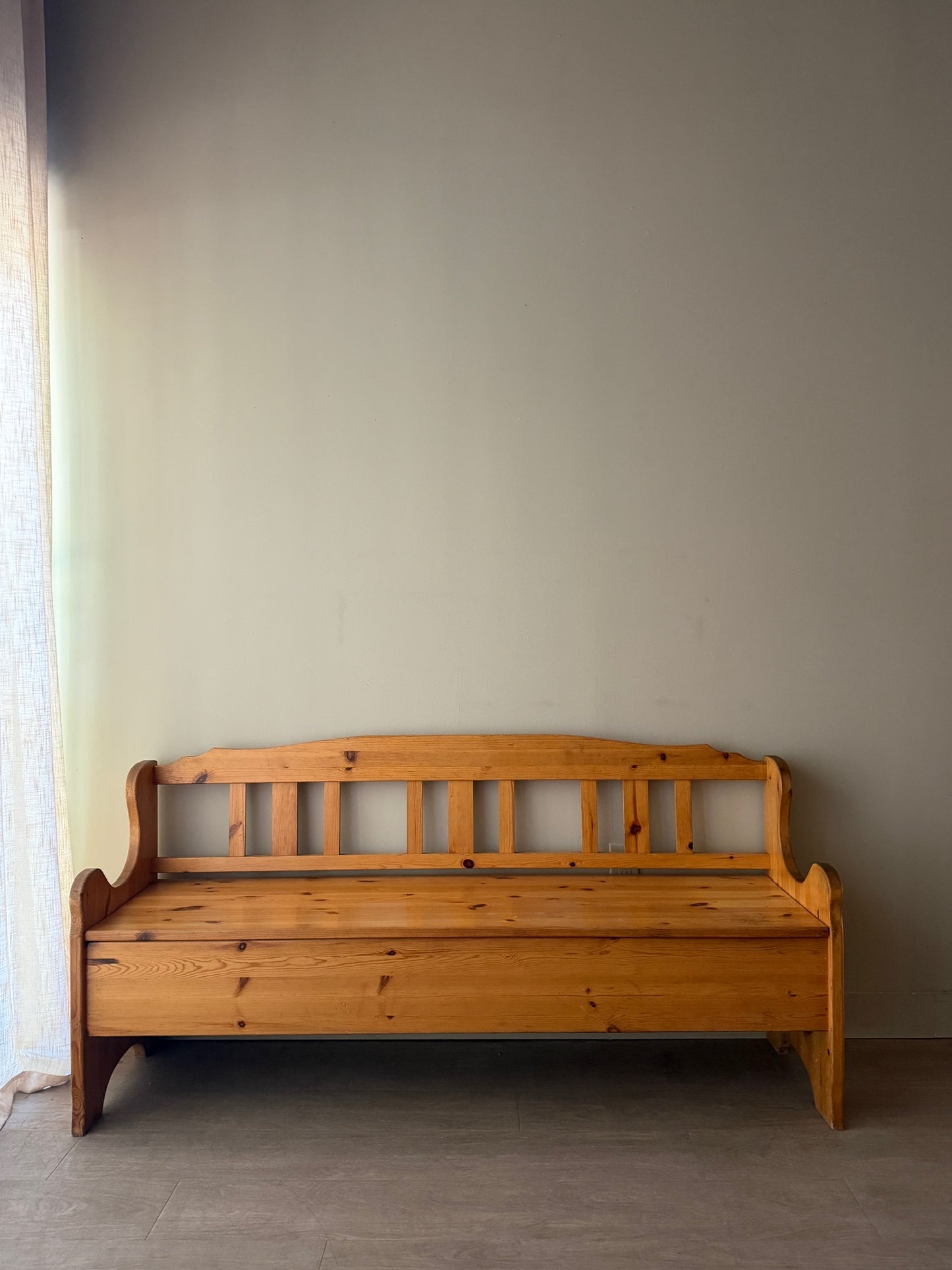 Tradets Mobler Swedish pine storage bench