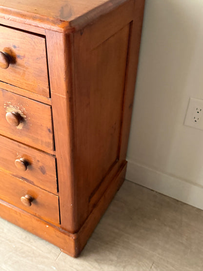 Pine dresser