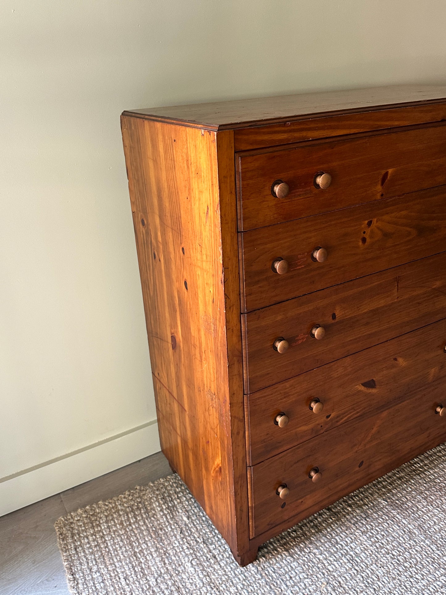 Pine dresser