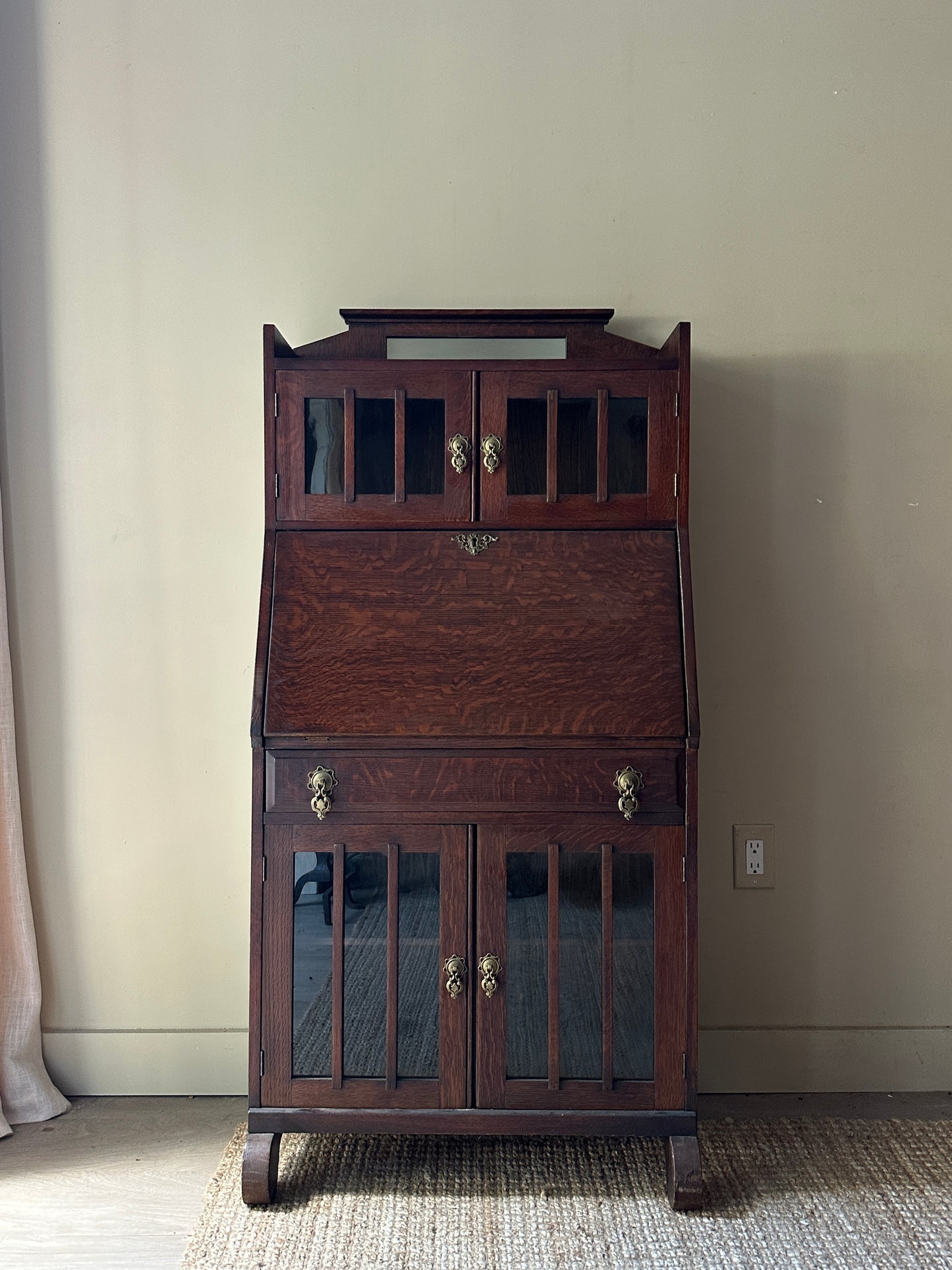Mission secretary desk