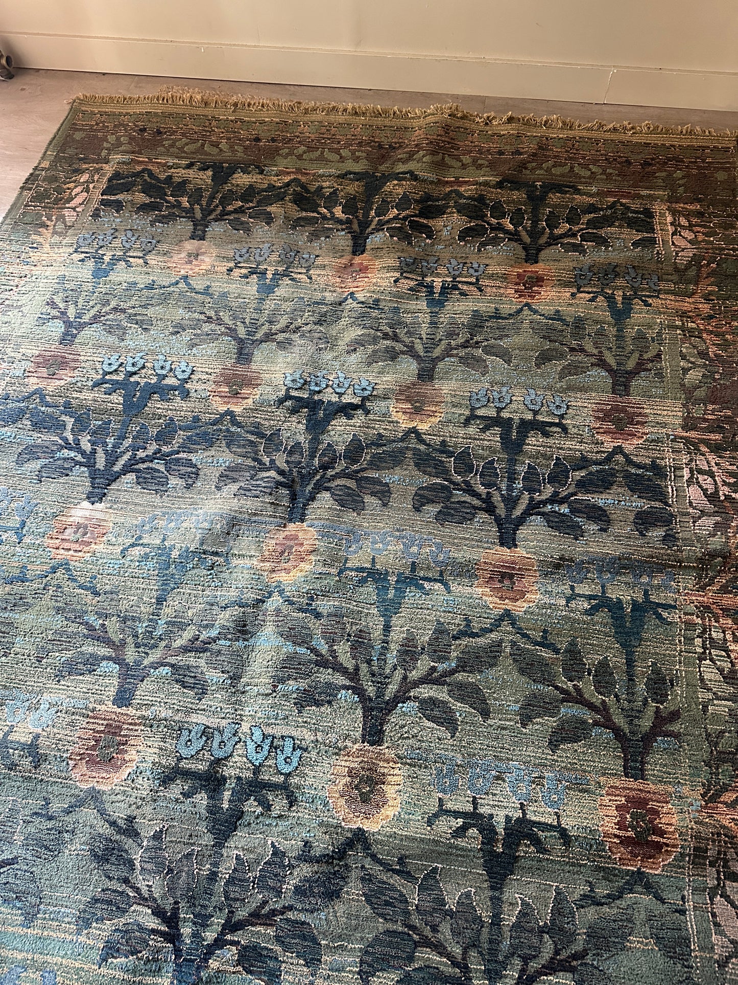 7’10” x 11’2” wool floral rug
