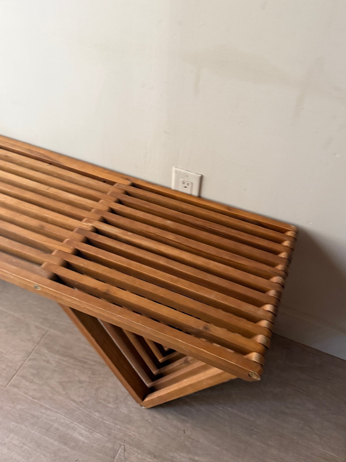 Mango wood slatted bench