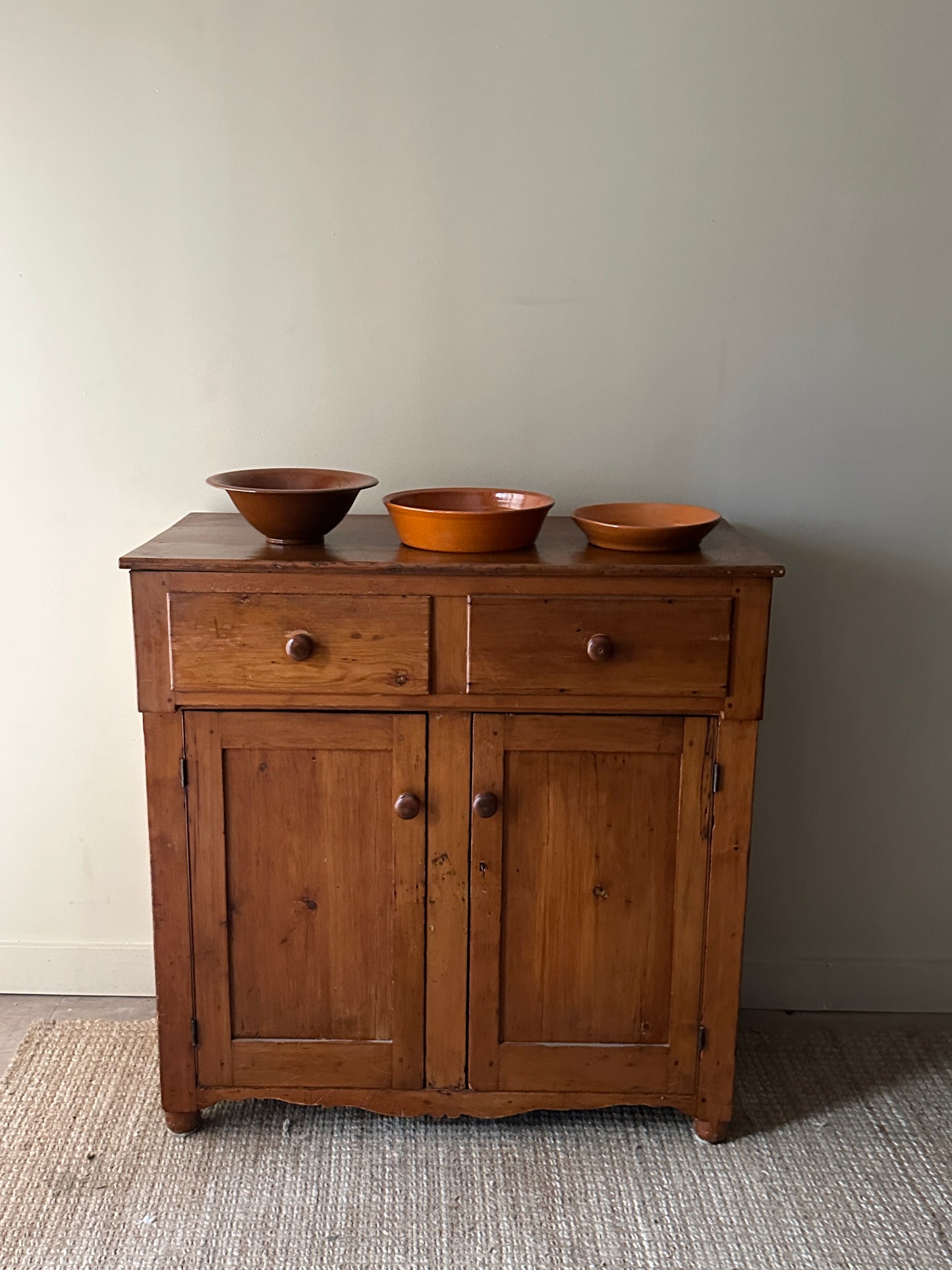 Pine jelly cabinet